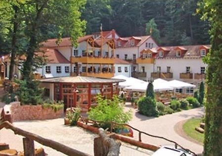 Schlosshotel ลันท์ชตูห์ล ภายนอก รูปภาพ